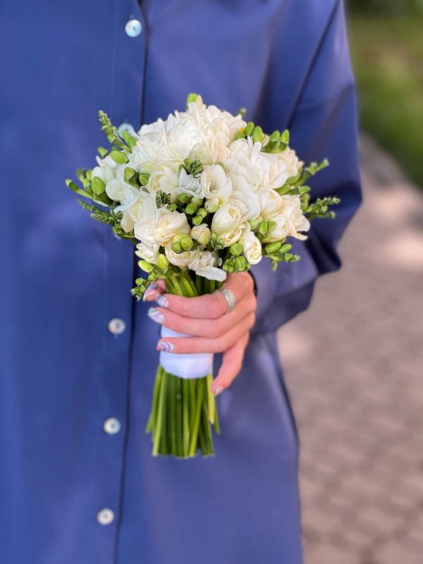 Премиум свадебный букет с фрезией