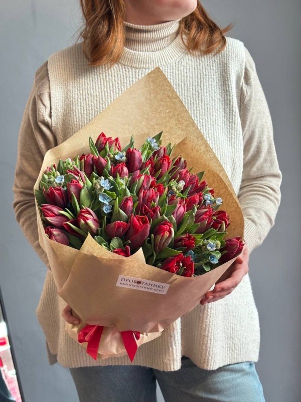 51 тюльпан с незабудками