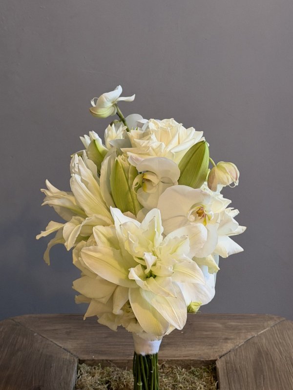 Букет невесты с пионовидными лилиями
