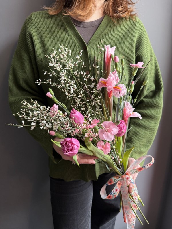 Букет с розовыми ирисами