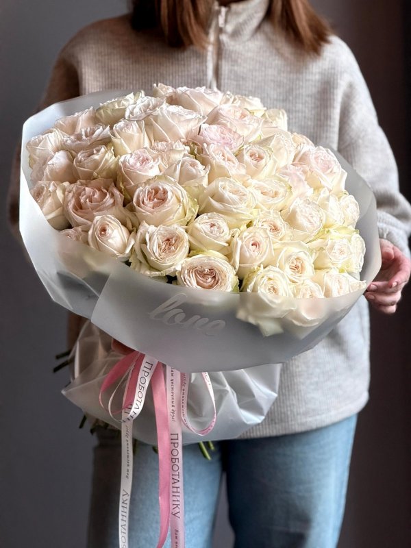Букет из пионовидных роз Вайт Охара