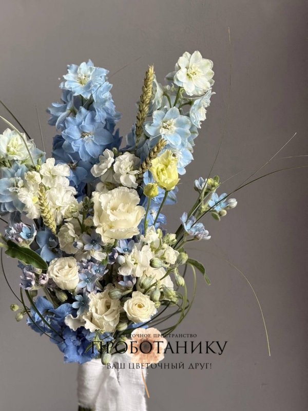 Букет невесты с голубым дельфиниумом