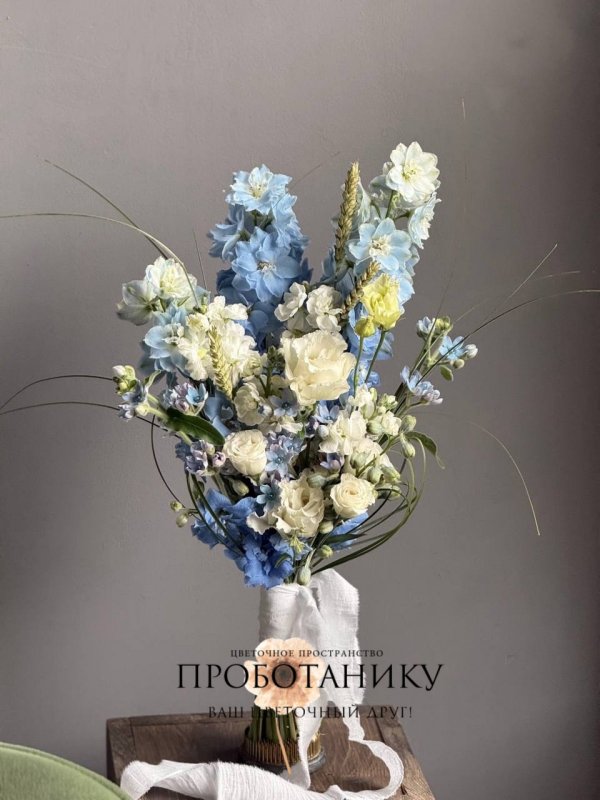 Букет невесты с голубым дельфиниумом