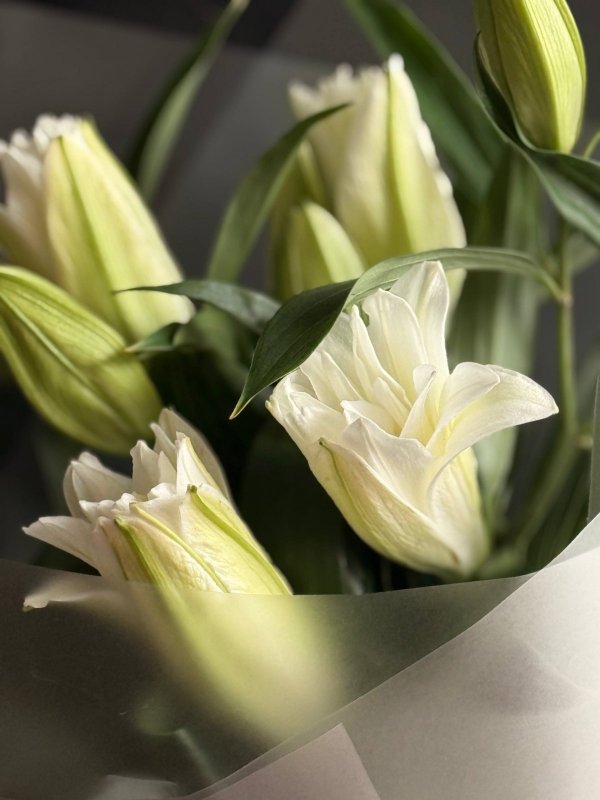 Букет с пионовидными лилиями