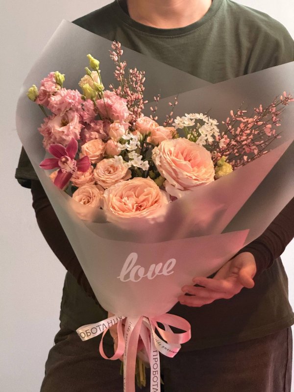 Букет с миксом весенних цветов