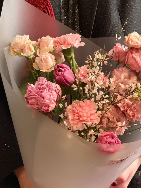 Букет с тюльпанами и эустомой