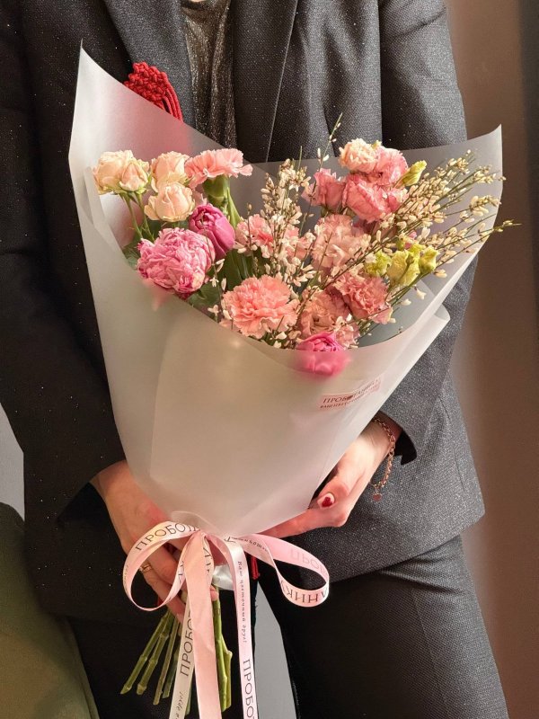 Букет с тюльпанами и эустомой