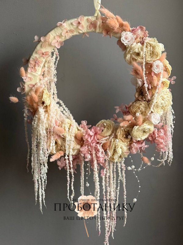 Декоративное украшение с стабилизированными розами