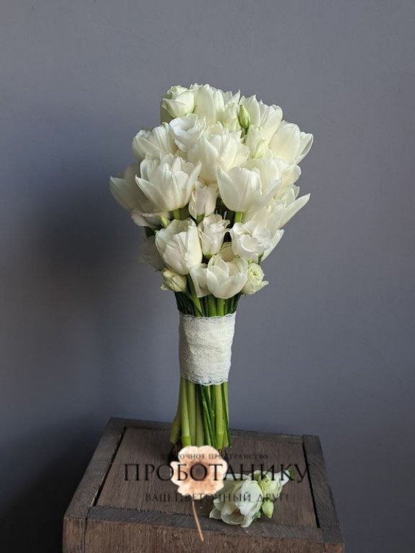 Букет невесты с белыми тюльпанами