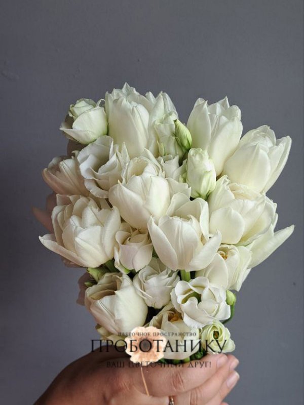 Букет невесты с белыми тюльпанами